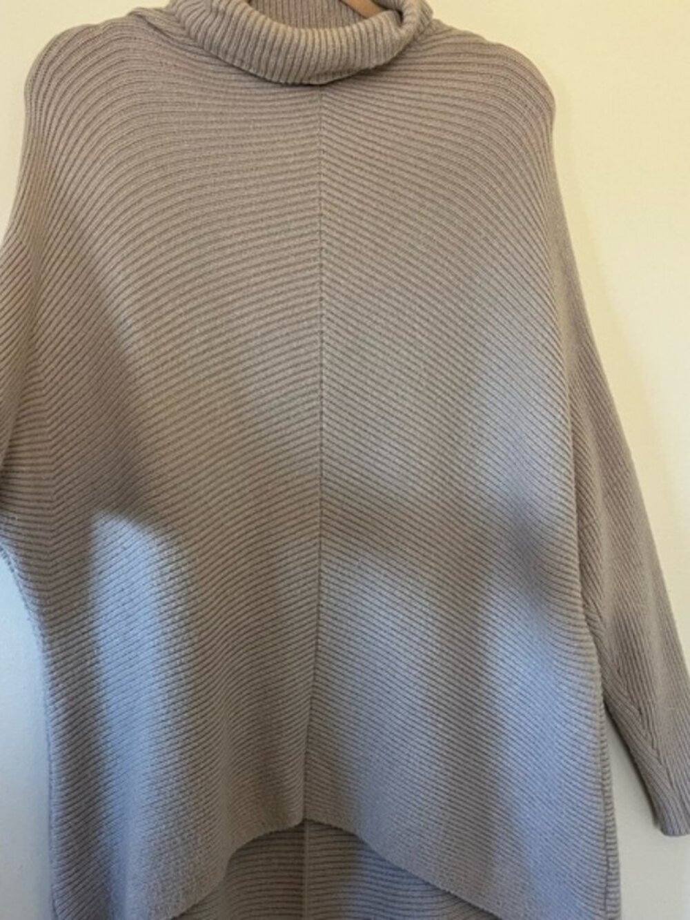 Cozy Women's Turtleneck Sweater - Gray